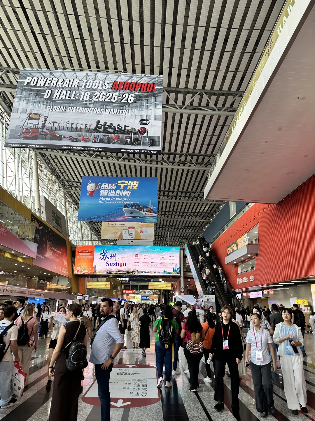 【广州】广交会第一天办证人山人海