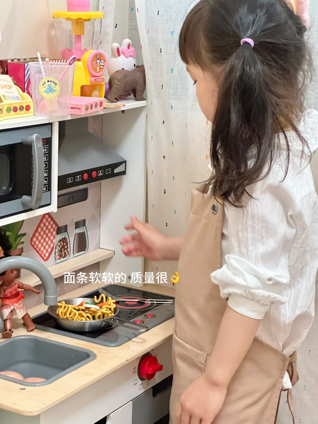 她真的好爱这些厨房玩具??