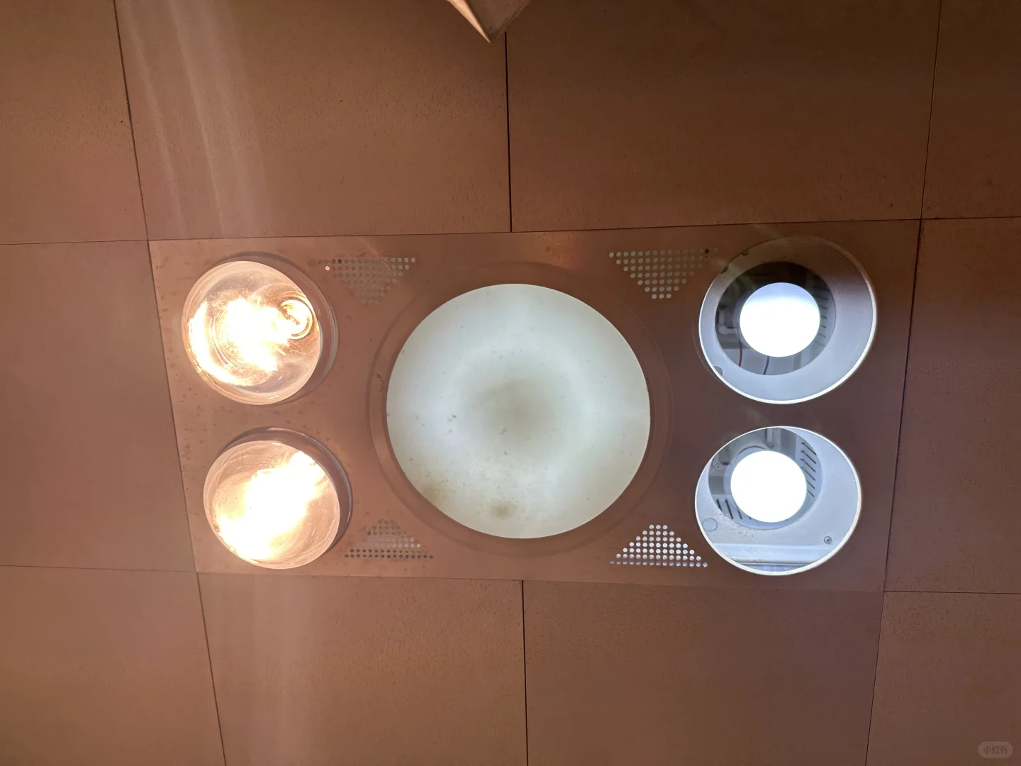 卫生间不换一体灯低成本改善照明灯光!