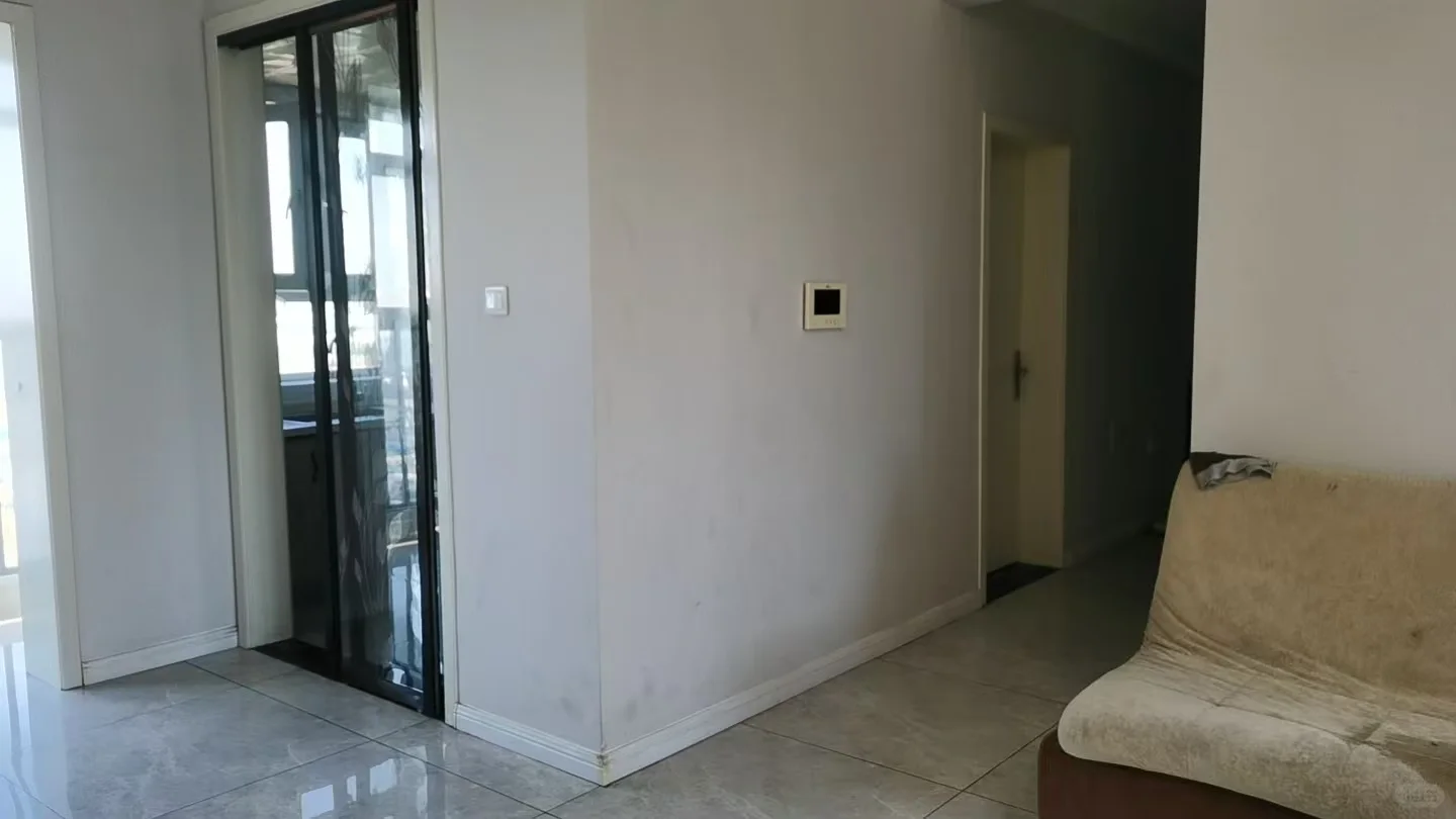 家里被搞成这样也是难为保洁了