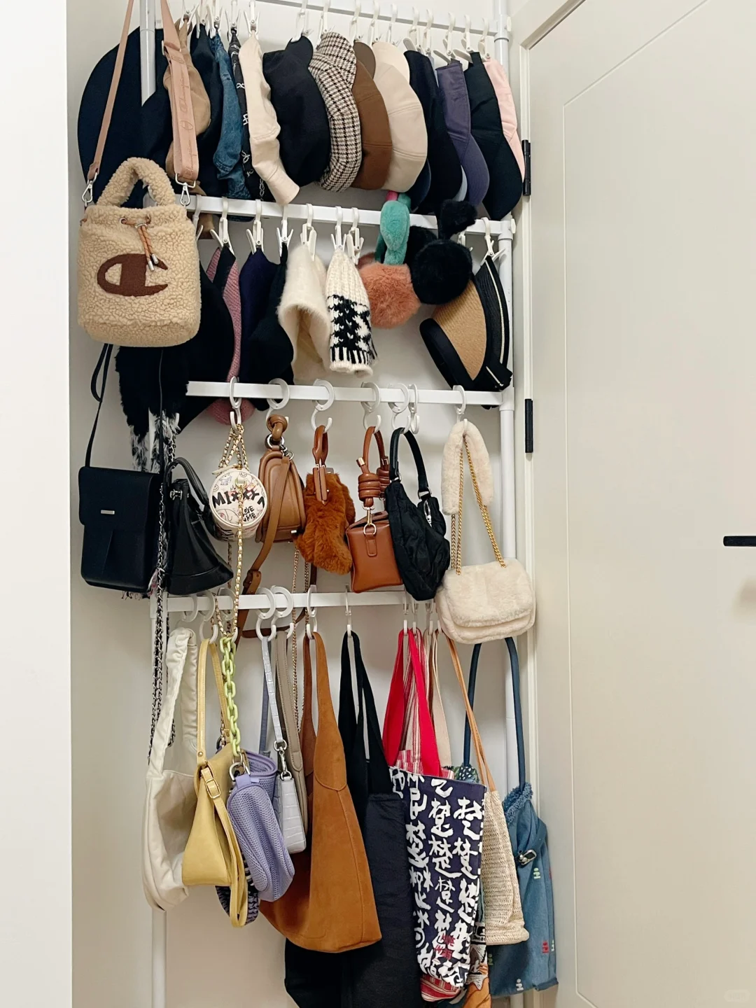 小户型最满意的帽子包包收纳找到啦！