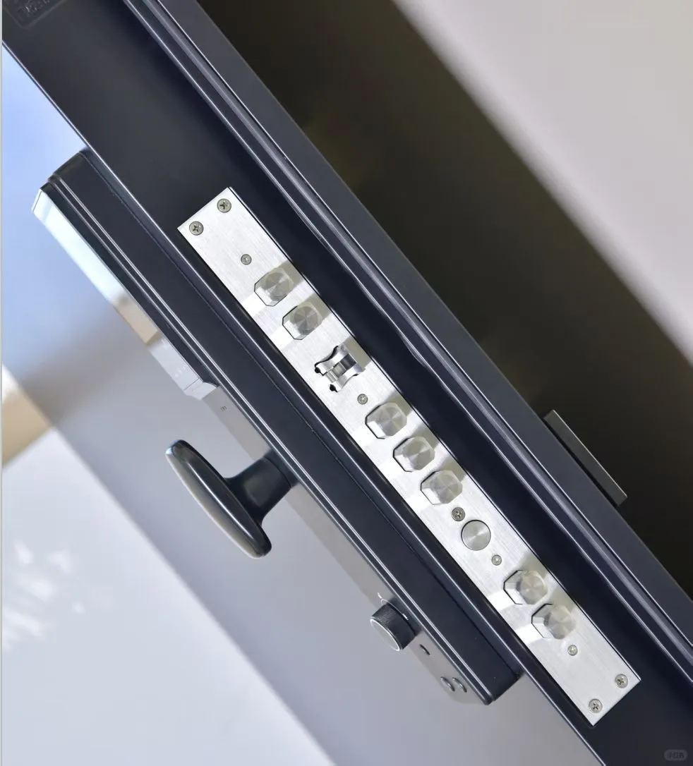 装修封神第一步！家用防盗门选对！