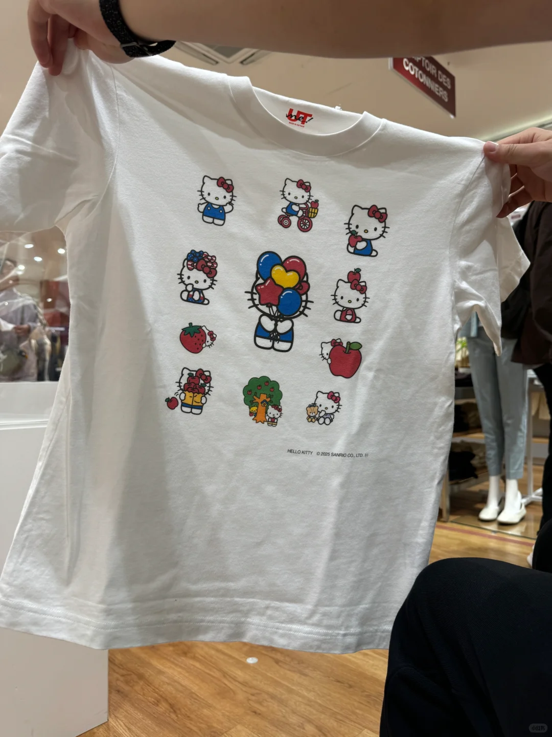 优衣库Hello Kitty定制T恤