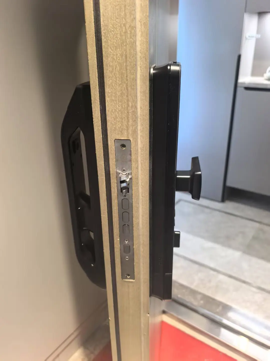 这款带监控的智能锁让小偷无处遁形