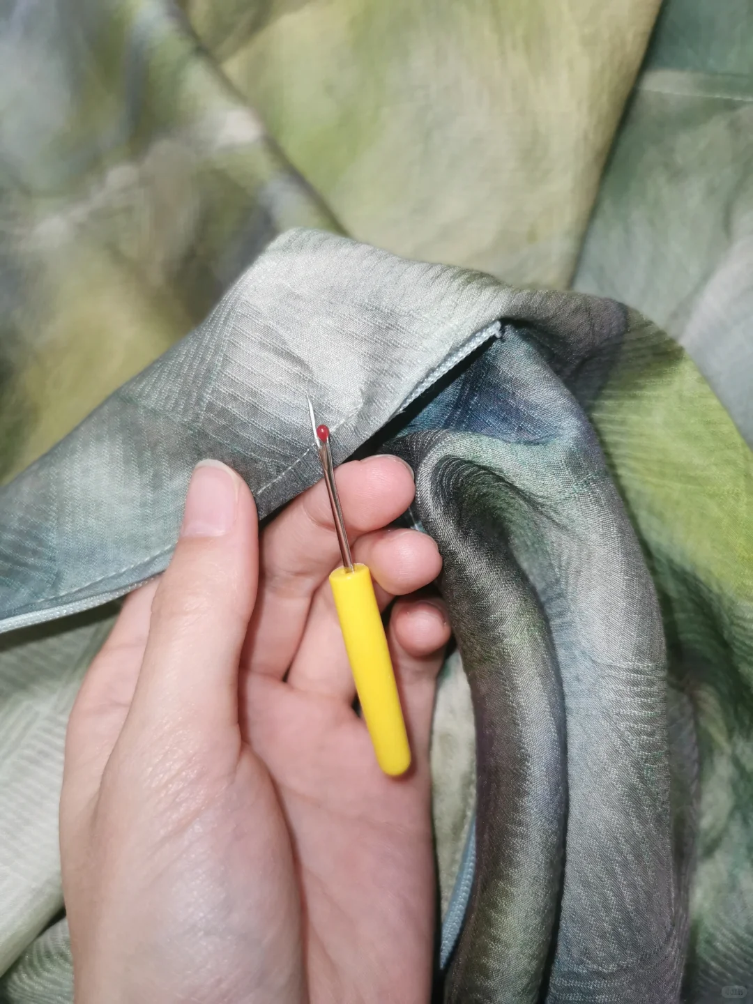 又崩溃了家人们上完隐形拉链把拉链头拉脱了