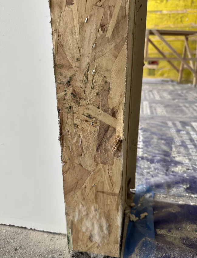 早一点发现欧松板，防霉一下也不急安装饰面