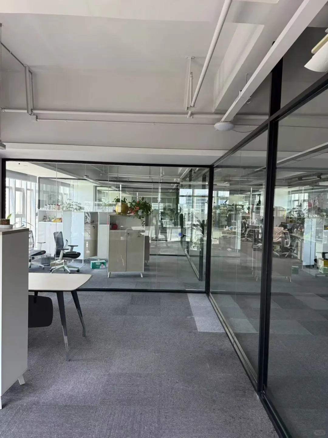 厂房做这样的隔断也很好看了吧