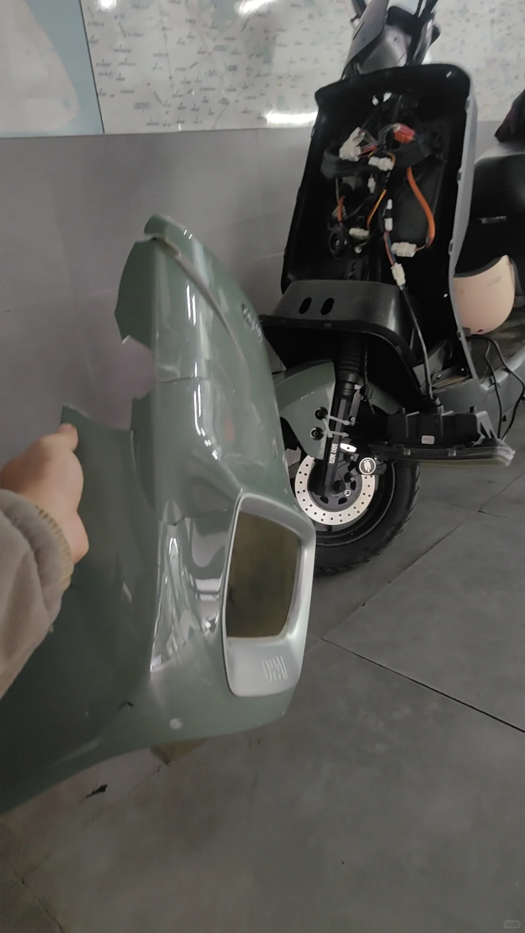 电动车塑料件破损自修复过程