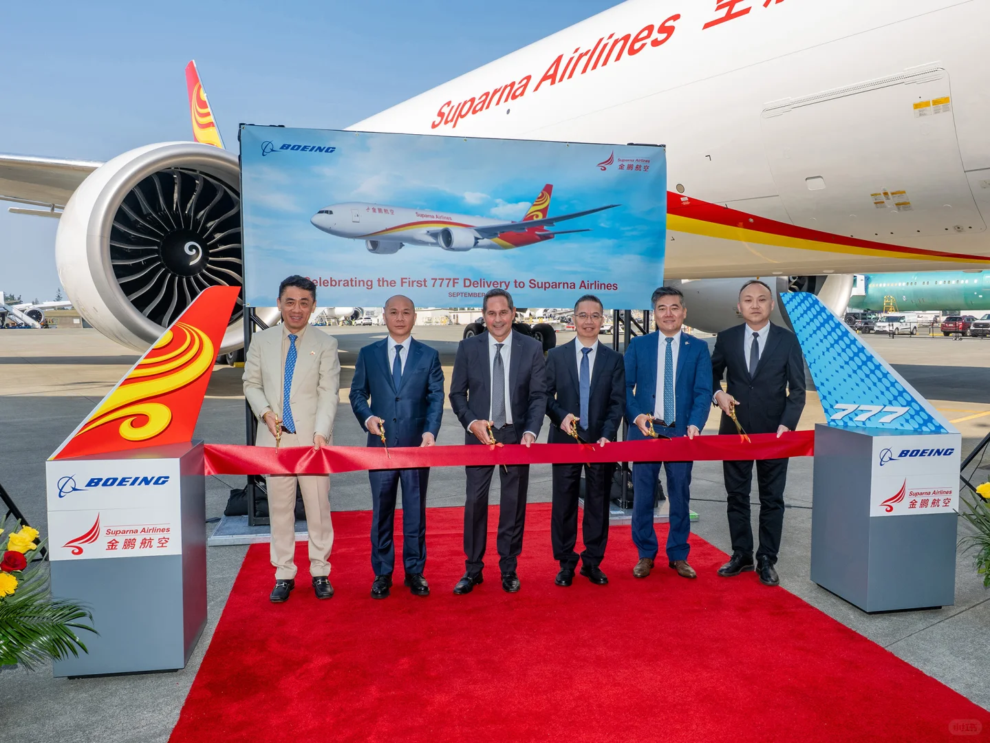 金鹏航空接收首架波音777货机