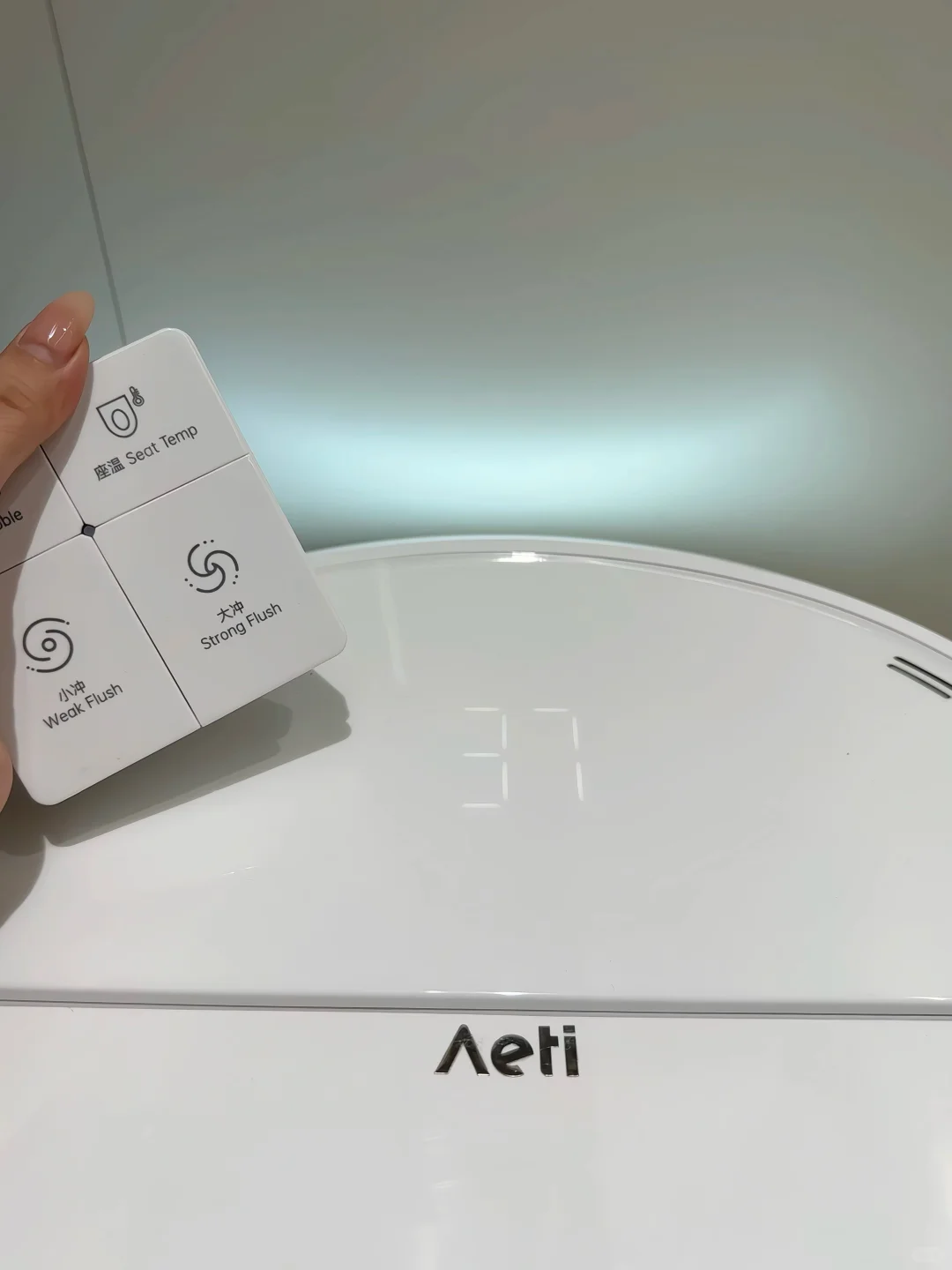 网购轻智能马桶初体验！安全下车