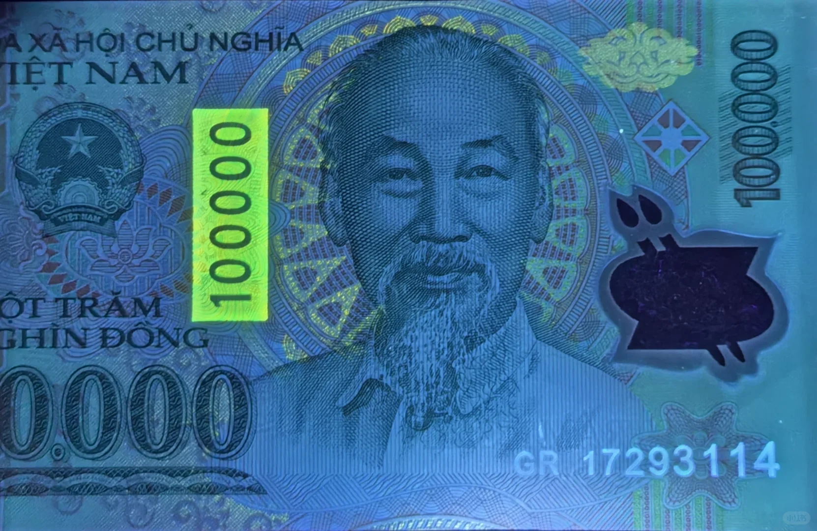 每日一钞：越南100000盾塑料钞