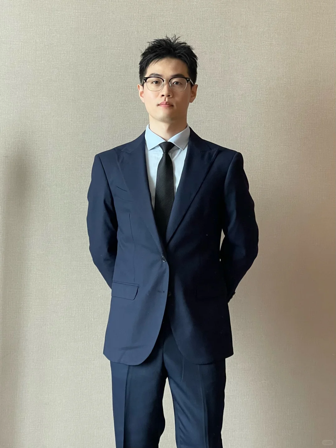 黑框眼镜搭配正装??‍♂️高智感真的绝了❗️