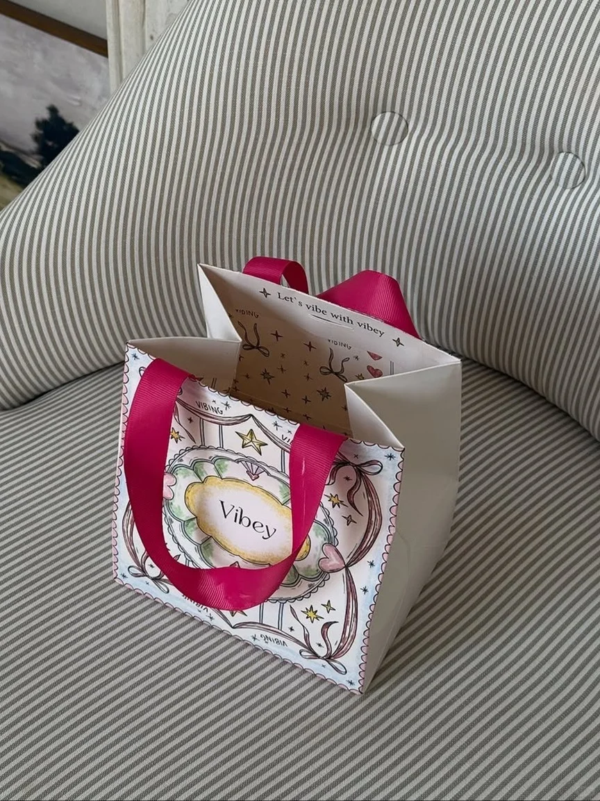 这套手绘风包装 拆开像闯进童话世界?