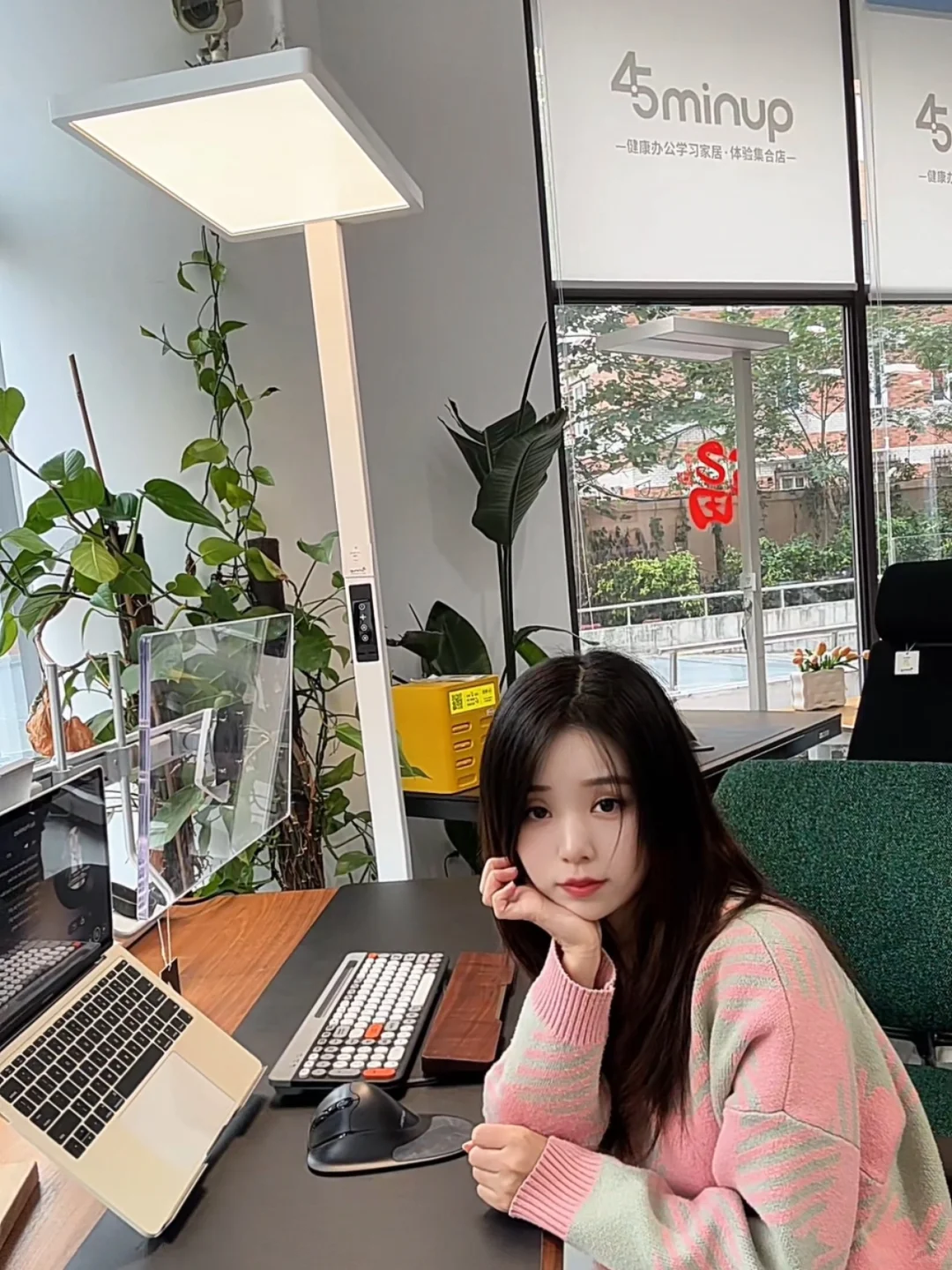 外企人的“居家办公”福利，被一把椅子拯救了