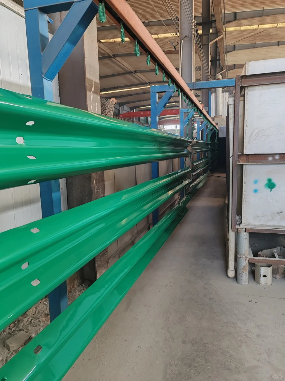 东方市镀锌喷塑护栏板