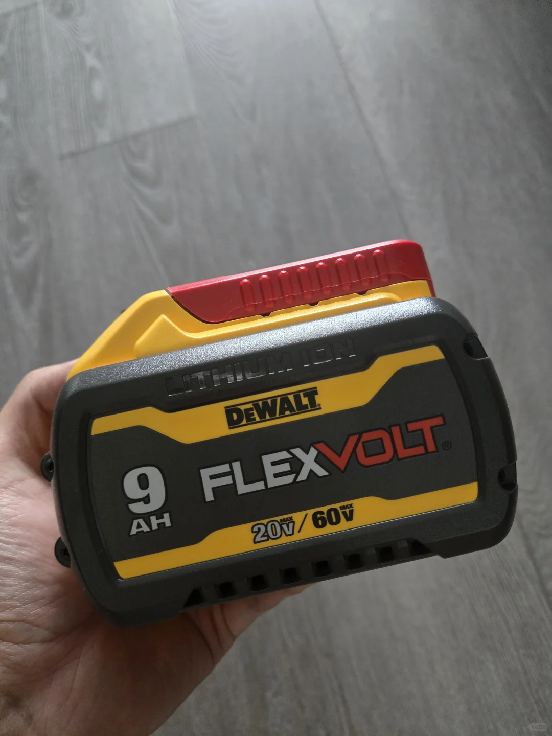 两百多的Dewalt电池丝滑换新✌️