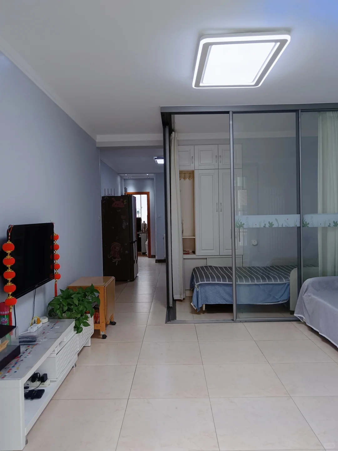 客厅有一间小卧室