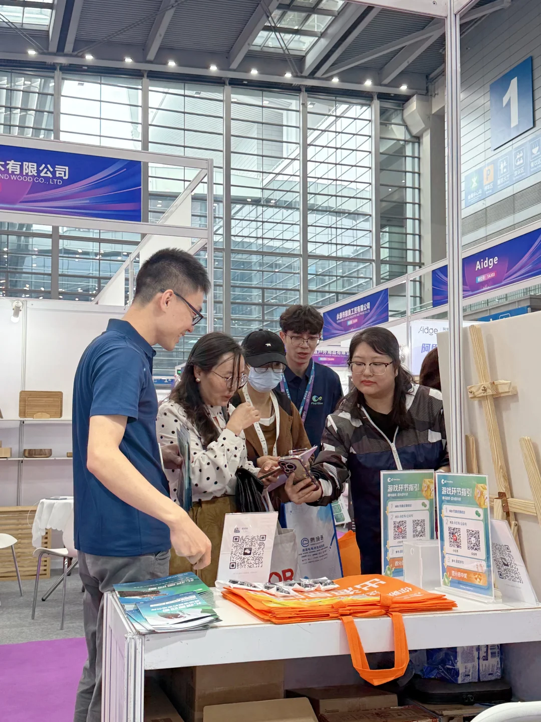 我在ICBE现场！这个墨西哥展位全是人?