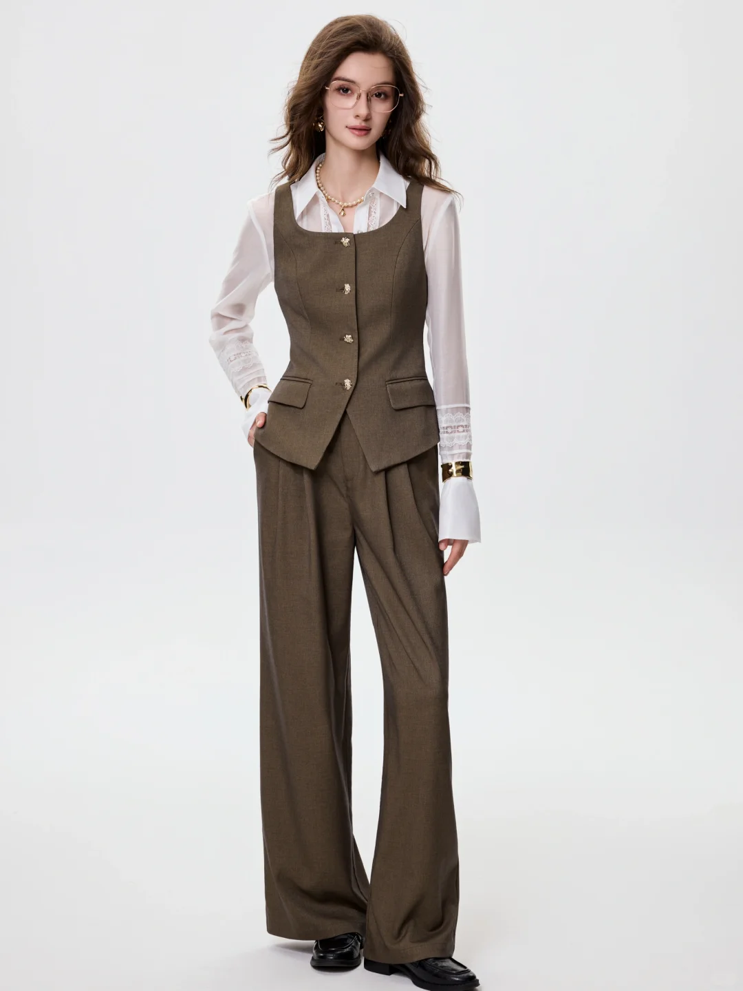 宋佳职场穿搭的神！时髦高智气场全开