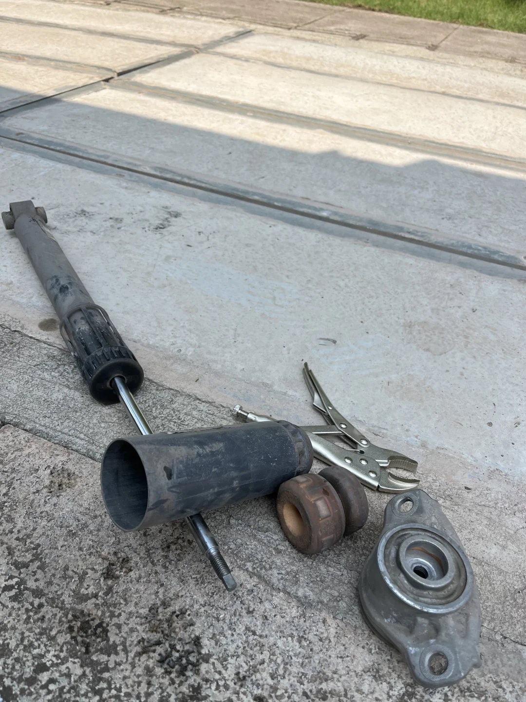 家里的车自己能修了