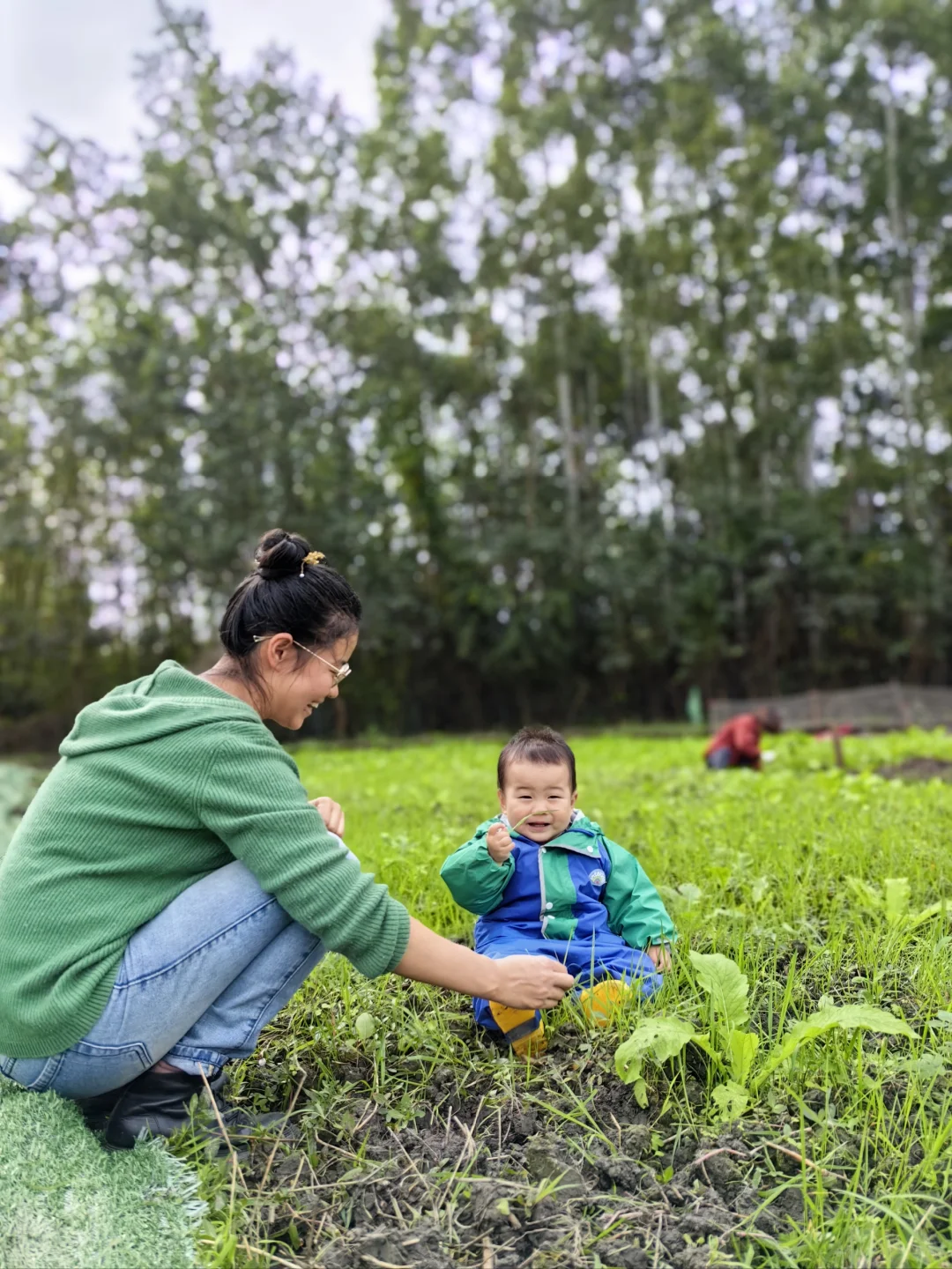 农场首批租户首耕开种啦，大人孩子都很尽兴