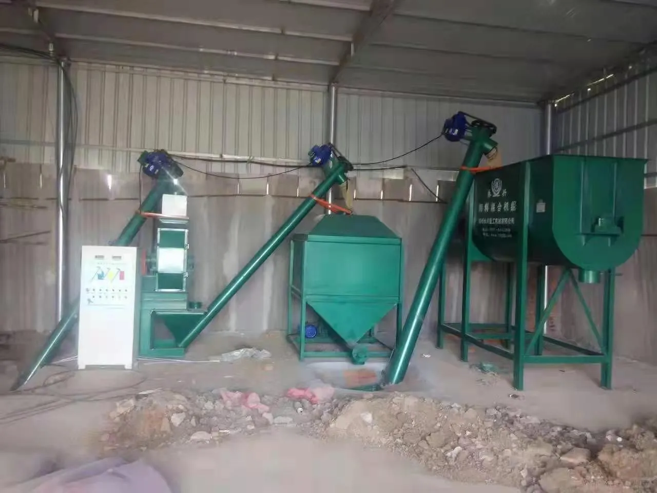 饲料粉碎搅拌机械加工设备：养殖场增效利器