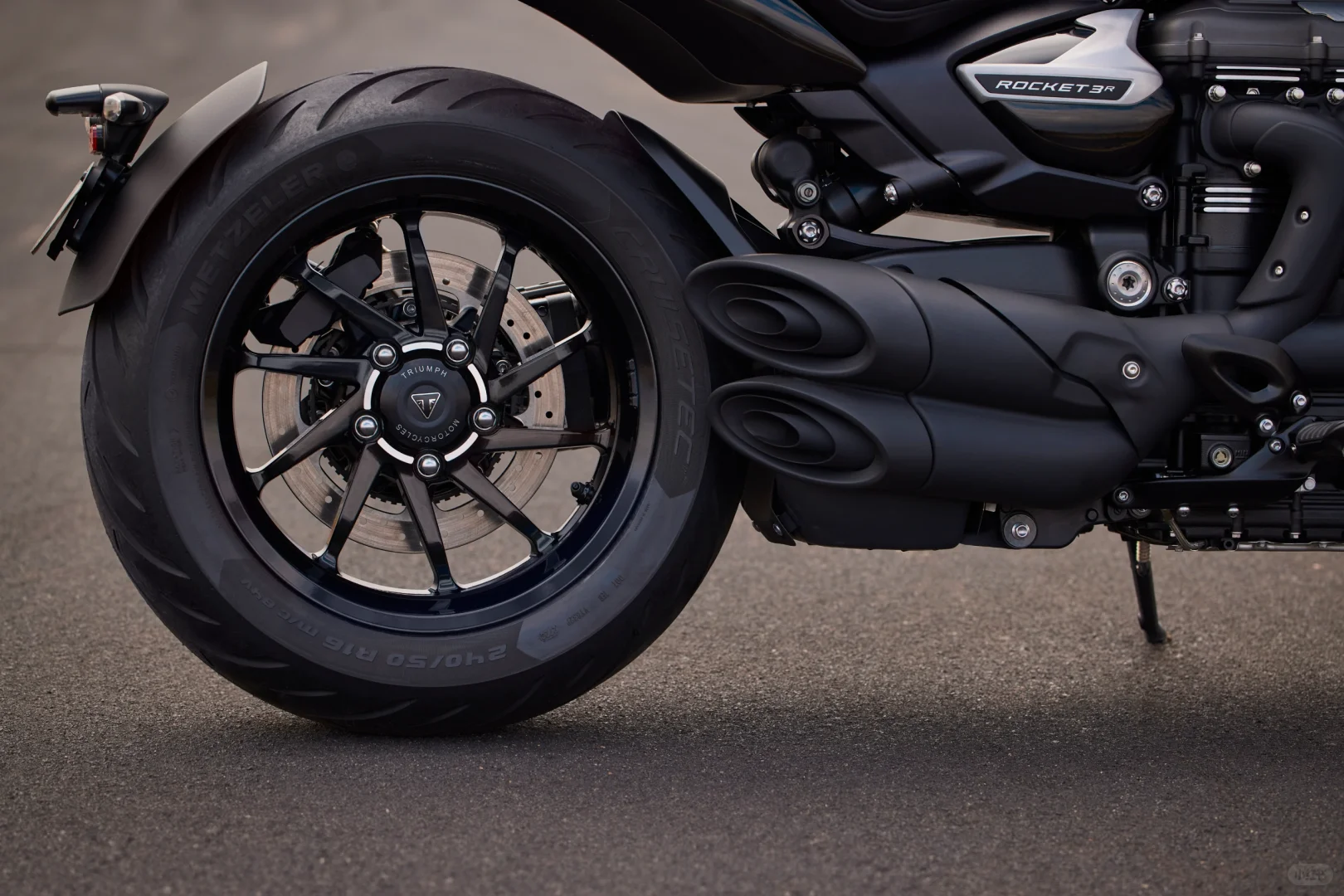 颠覆了品类格局的终极跑车