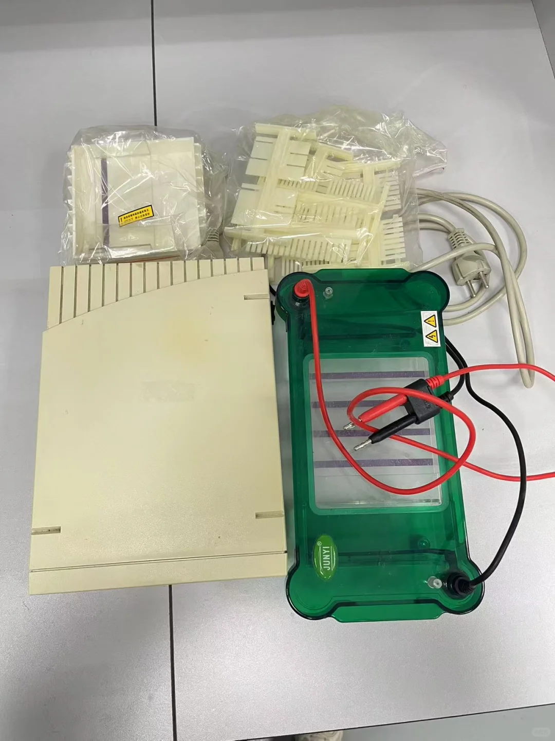 出一台伯乐的全新电泳仪套装