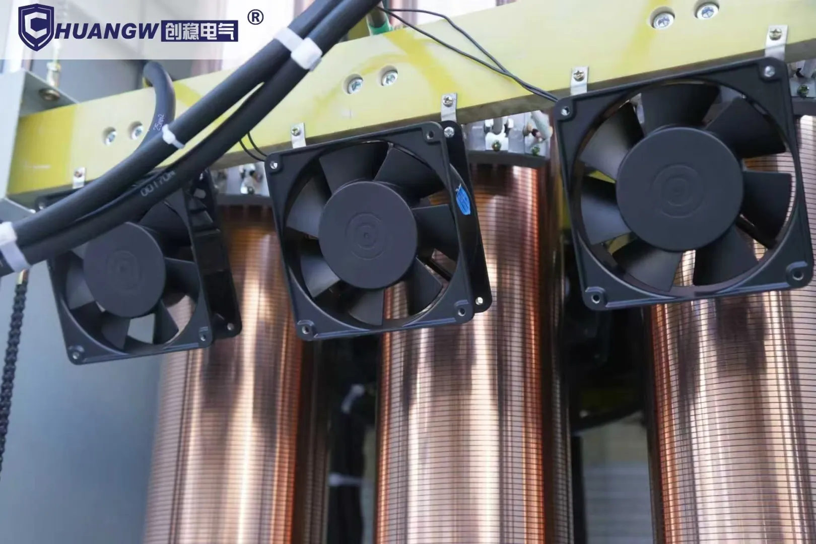 车间电压不稳？工业稳压器选型四大关键点