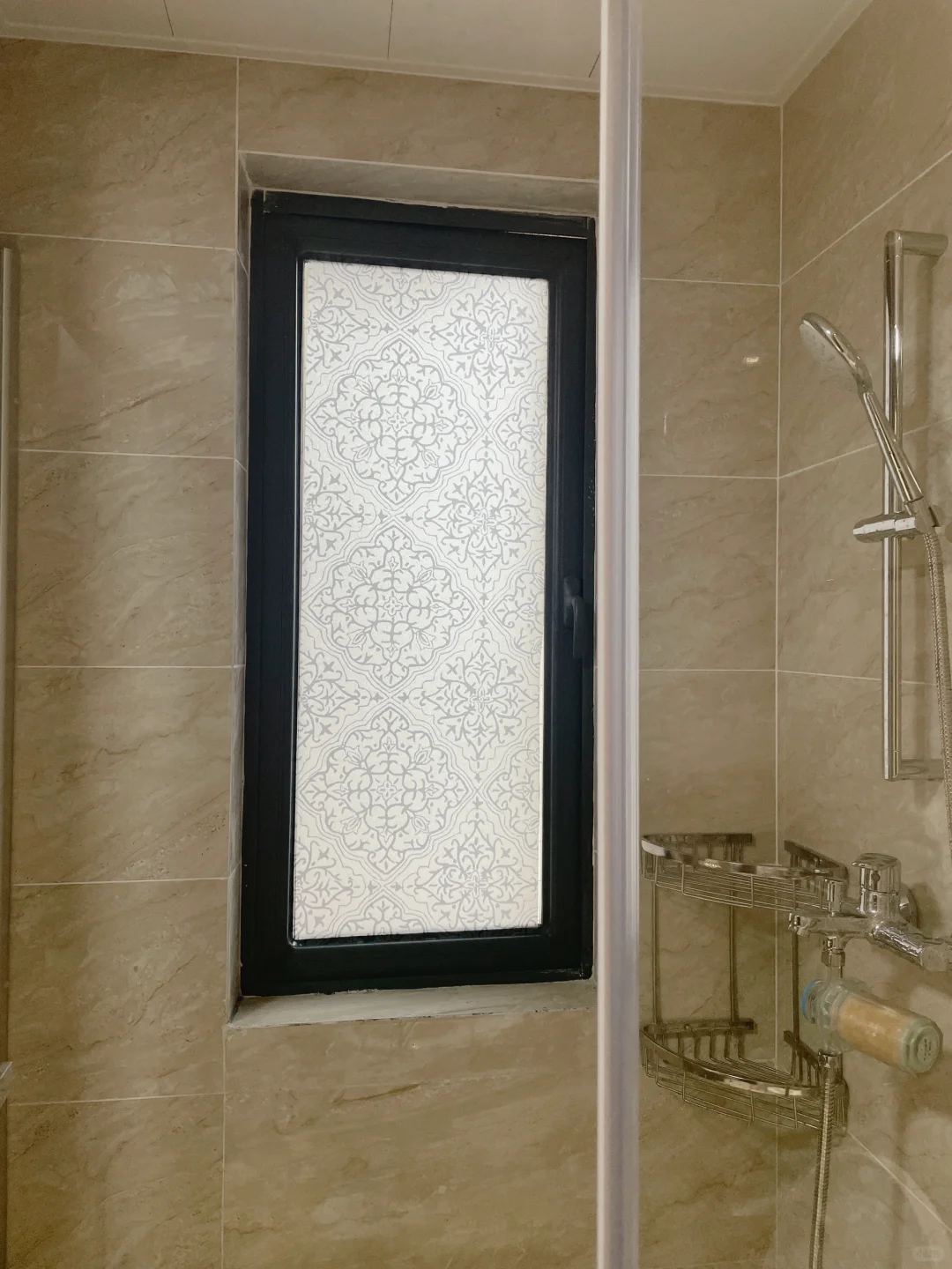 邻居都在问的浴室玻璃贴，好看得藏不住