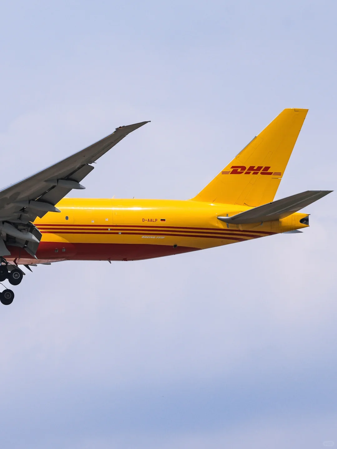关键时刻出了光：AeroLogic的DHL B777F
