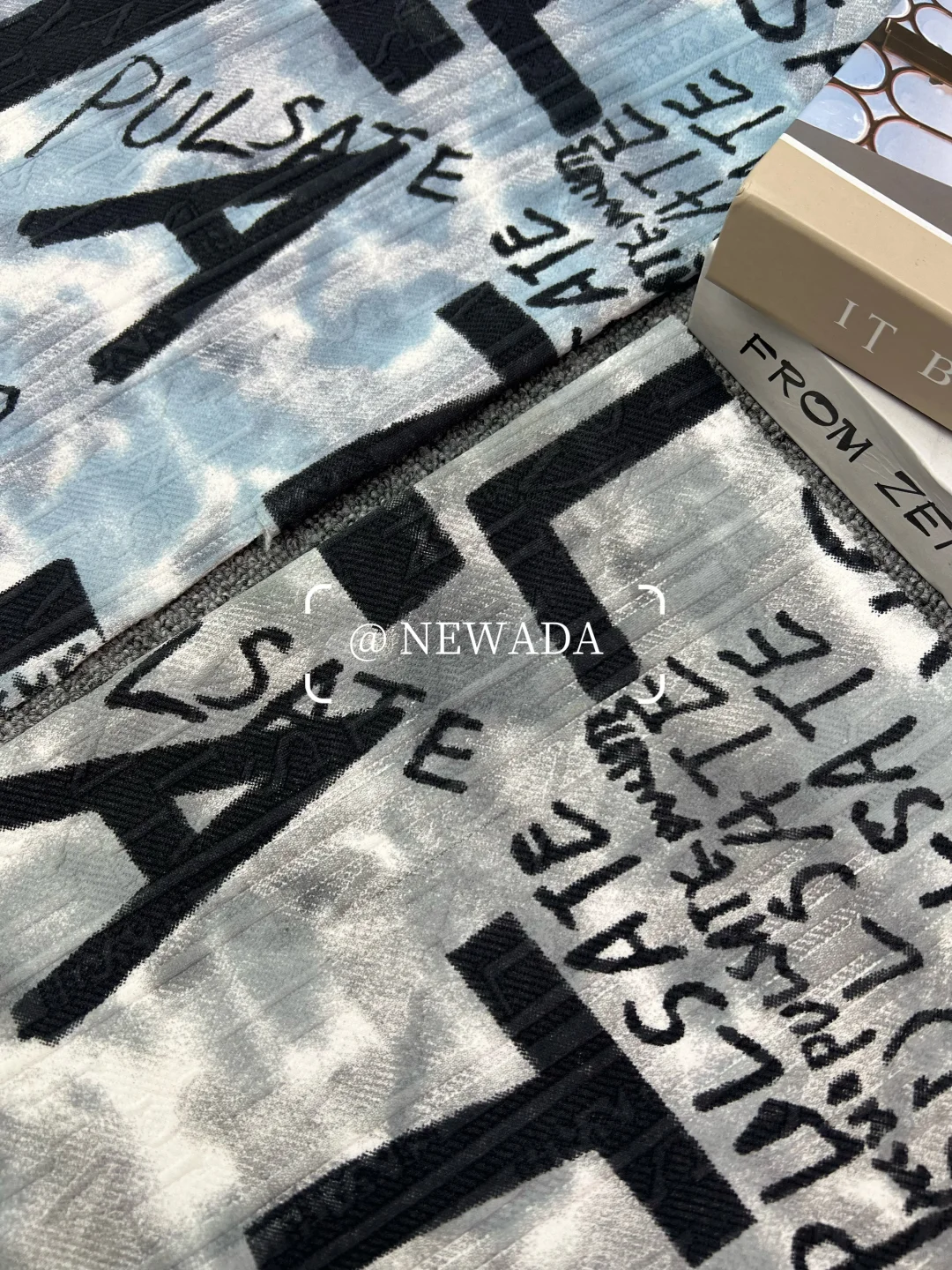 好大的字母啊！