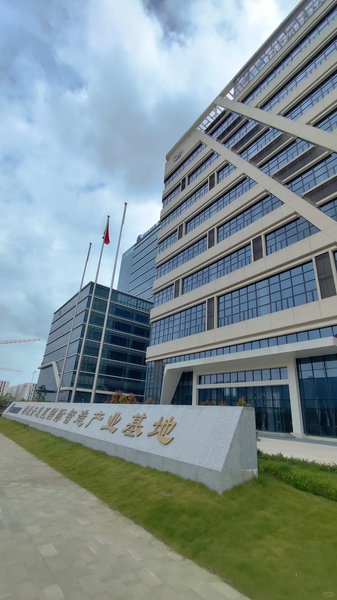 分享4000平一楼12米高独门独院高标准厂房