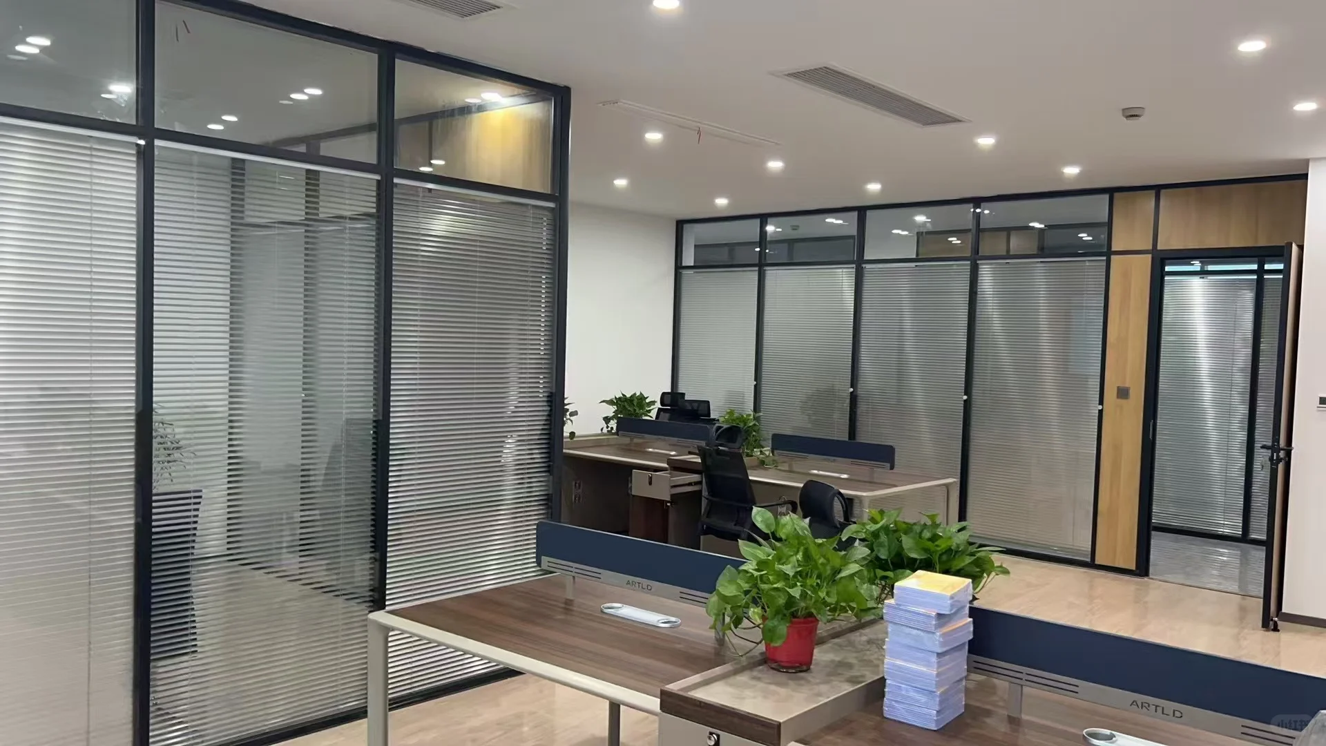 办公——双玻百叶隔断