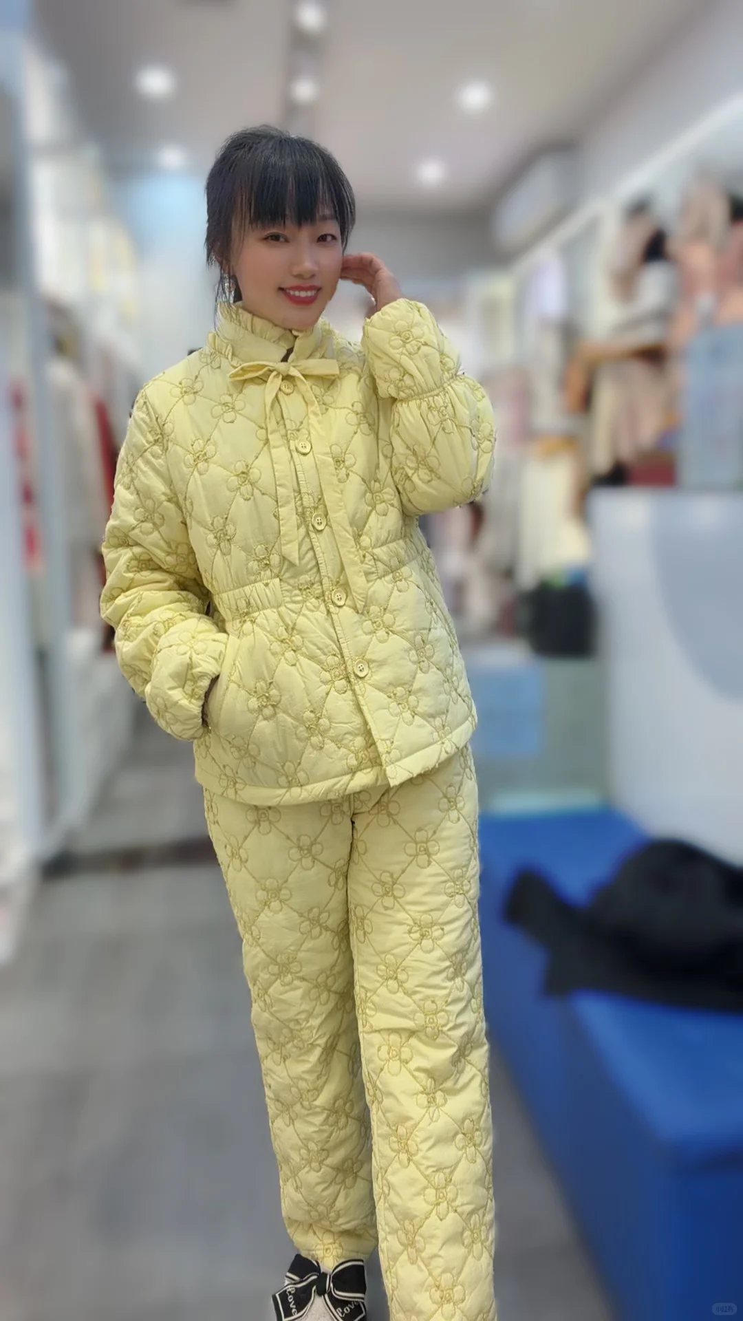 黄色家居服好亮肤色