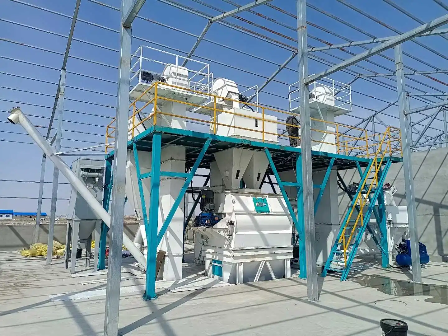 从原料到成品：大型饲料生产线设备全流程