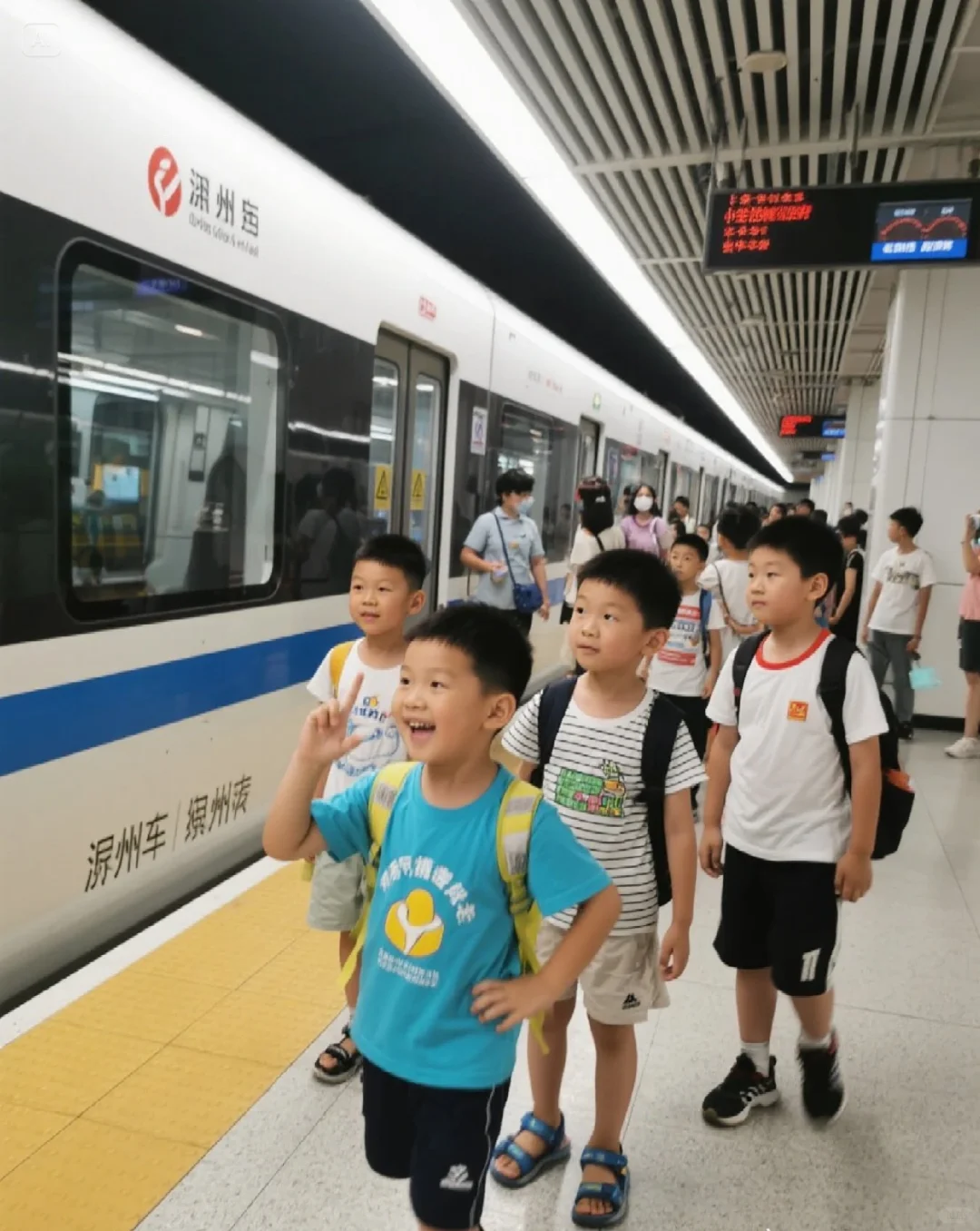 深入地铁驾驶室、探秘设备库化身轨道工程师