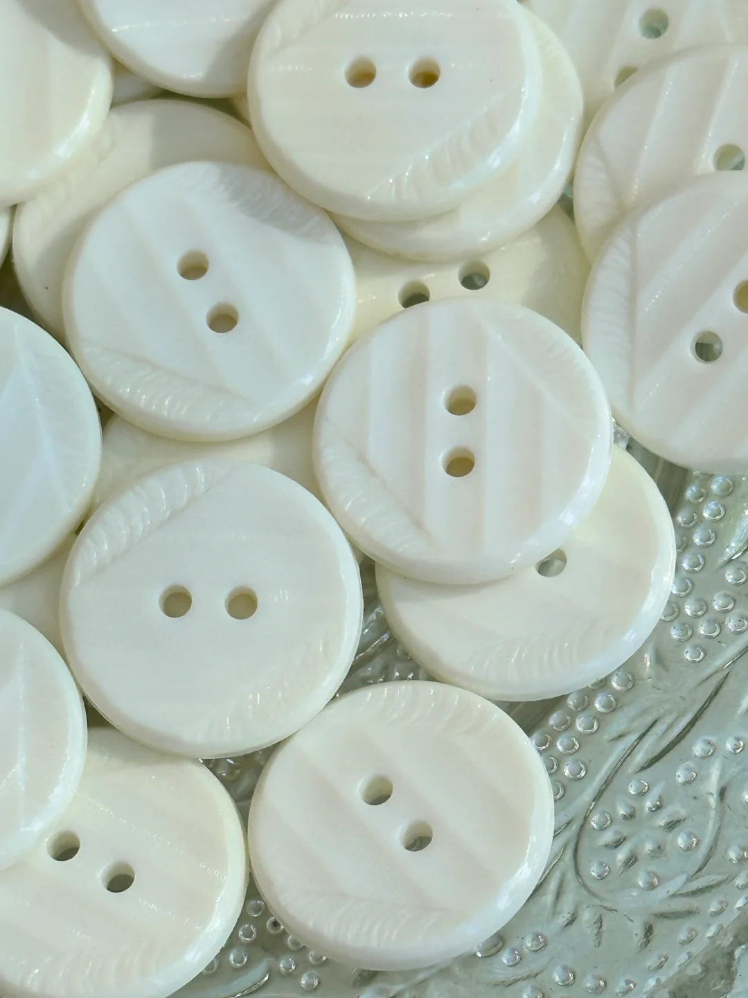 意大利古董白压纹树脂纽扣 让时光停下来