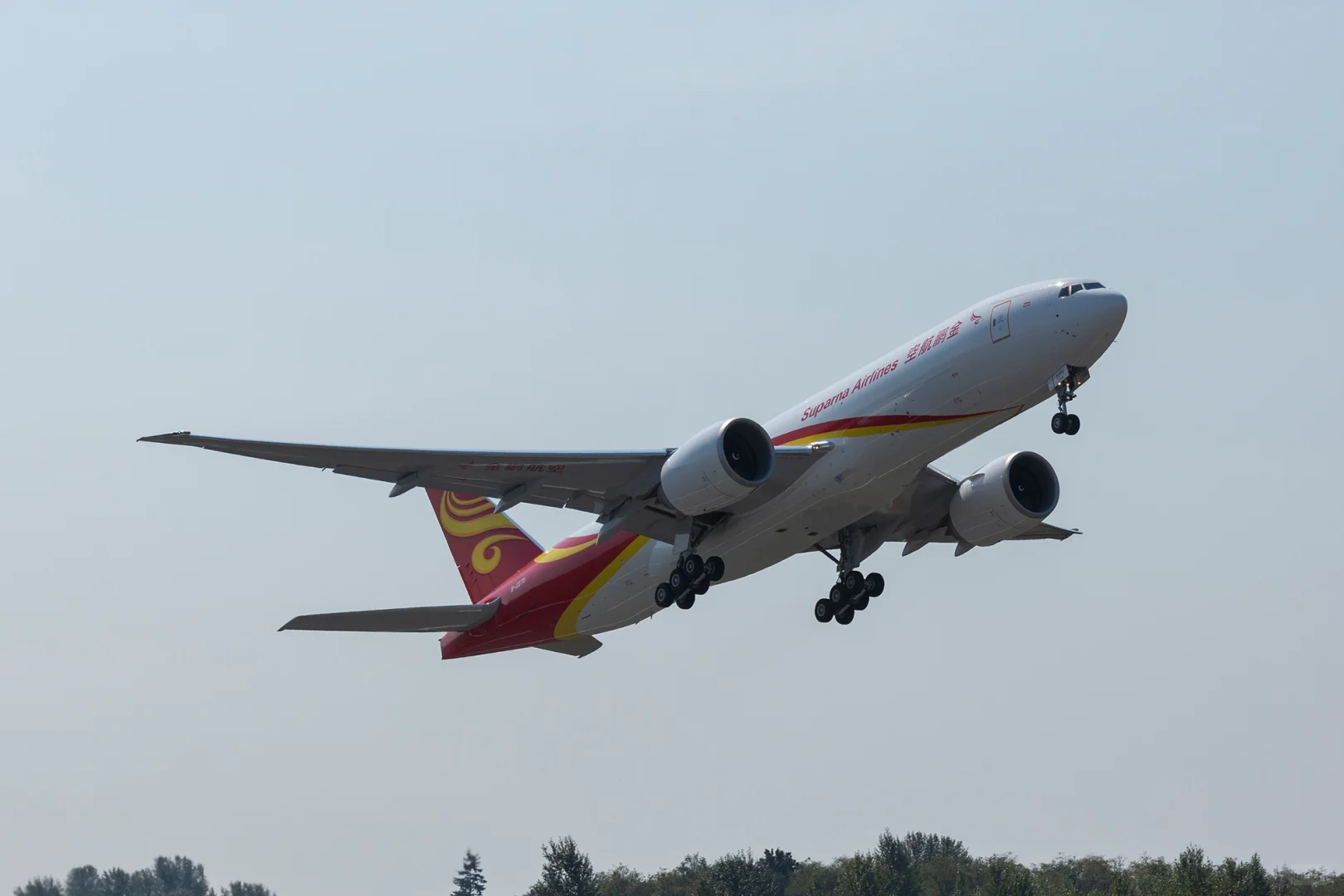 金鹏航空接收首架波音777货机