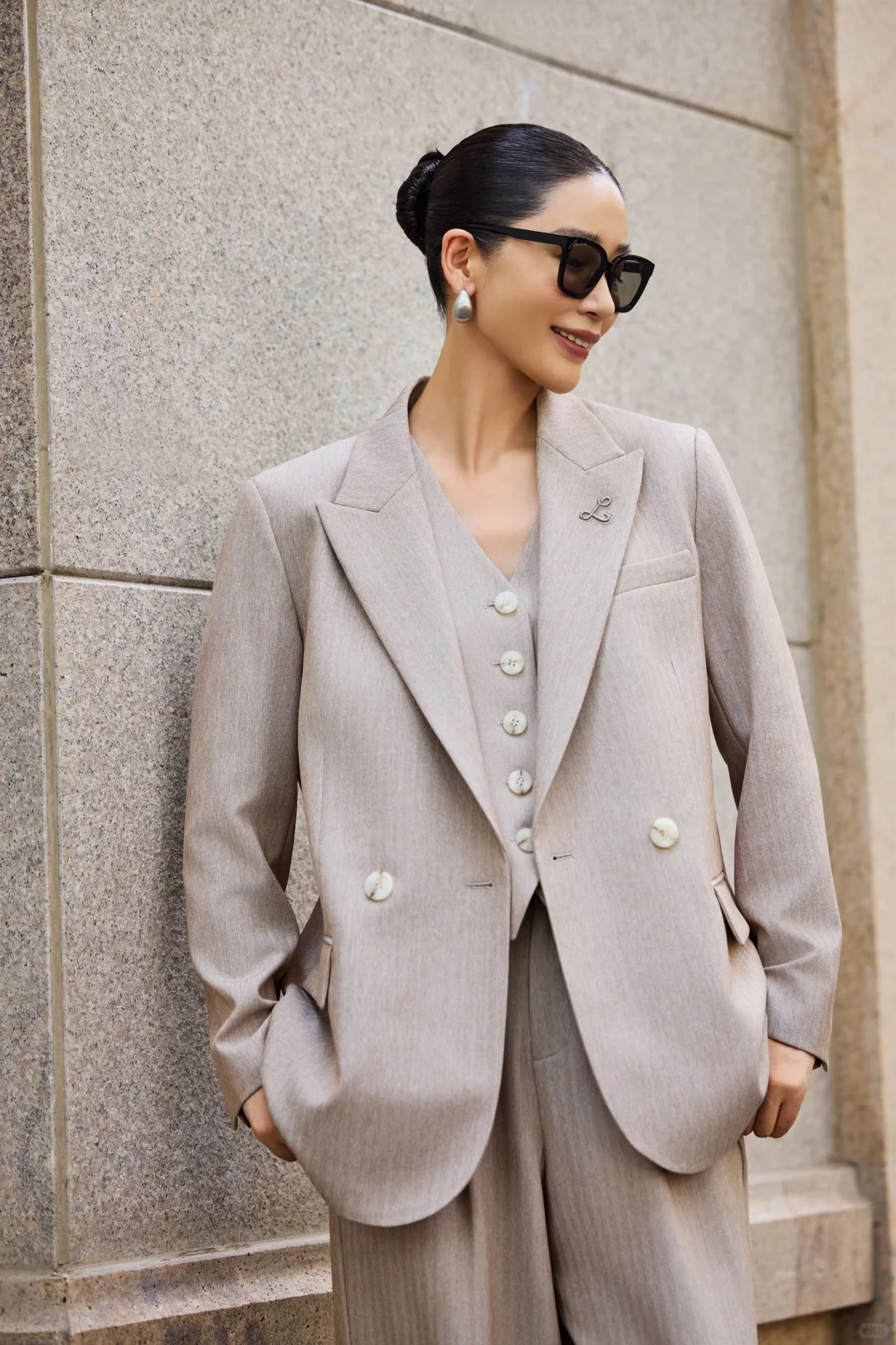 40而已｜都说我穿西装好看，对吗？