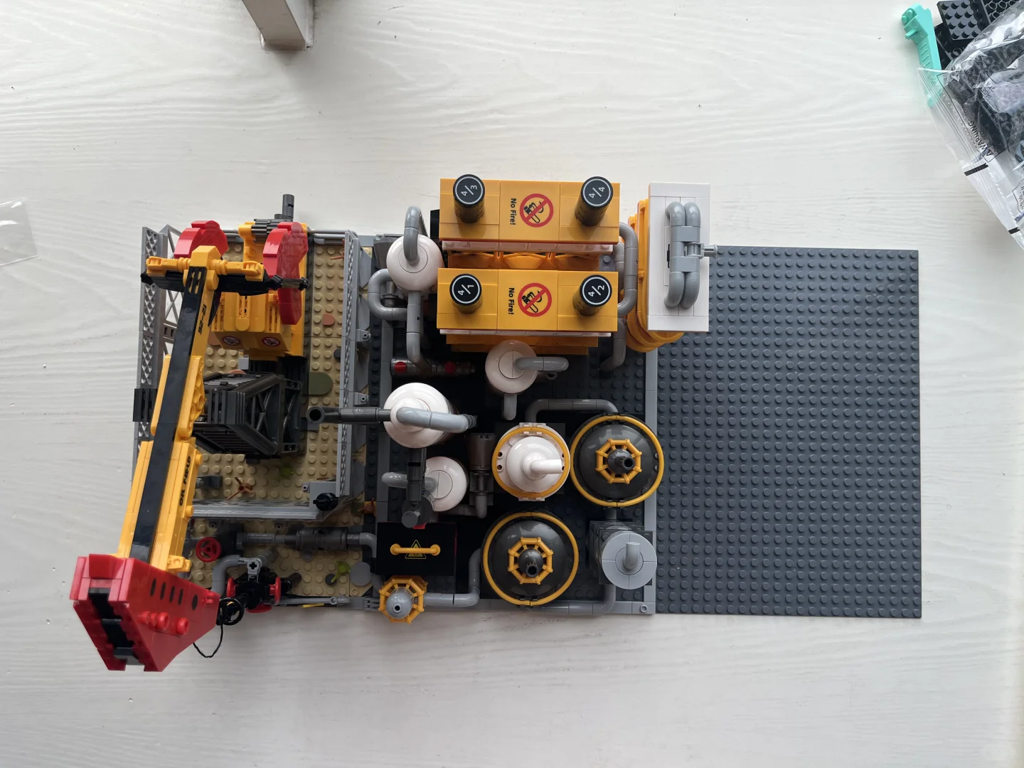 本人拼搭的第1⃣️8⃣️6⃣️座街景，石油化工厂