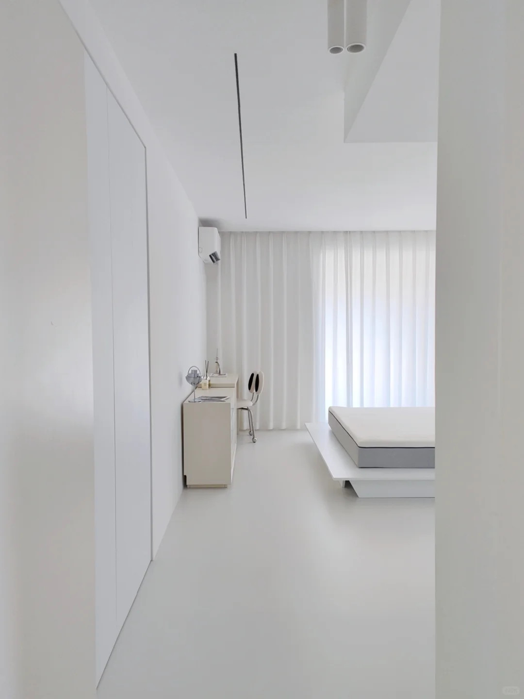 住了两年的卧室仍然空无一物｜简约风