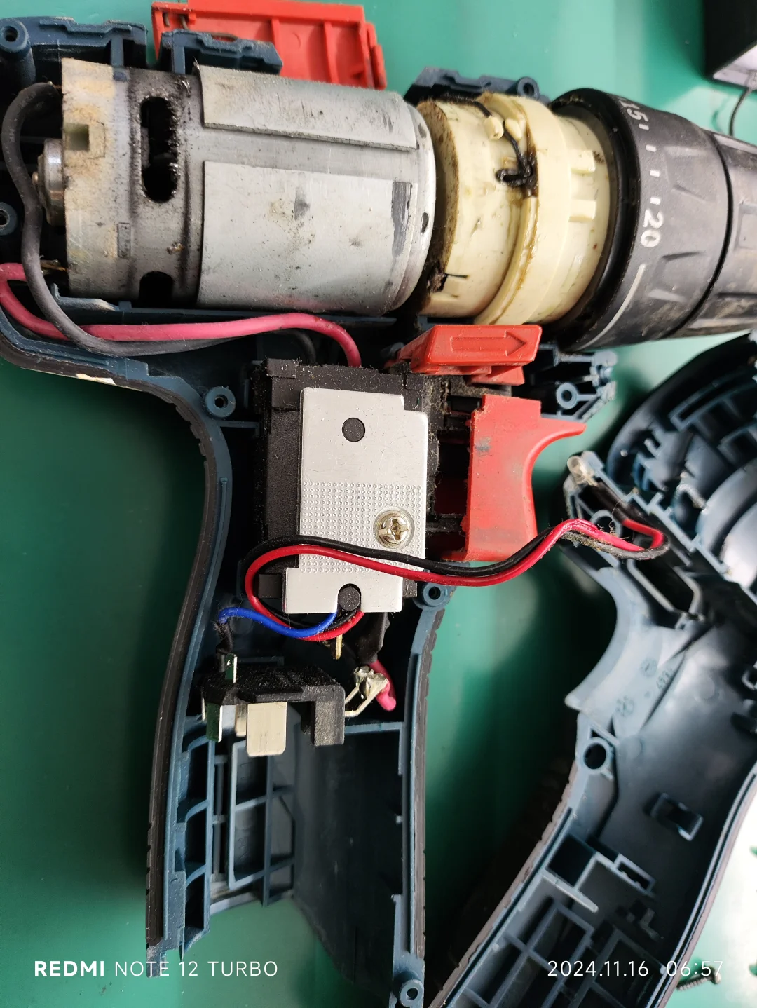 BOSCH手电钻更换碳刷