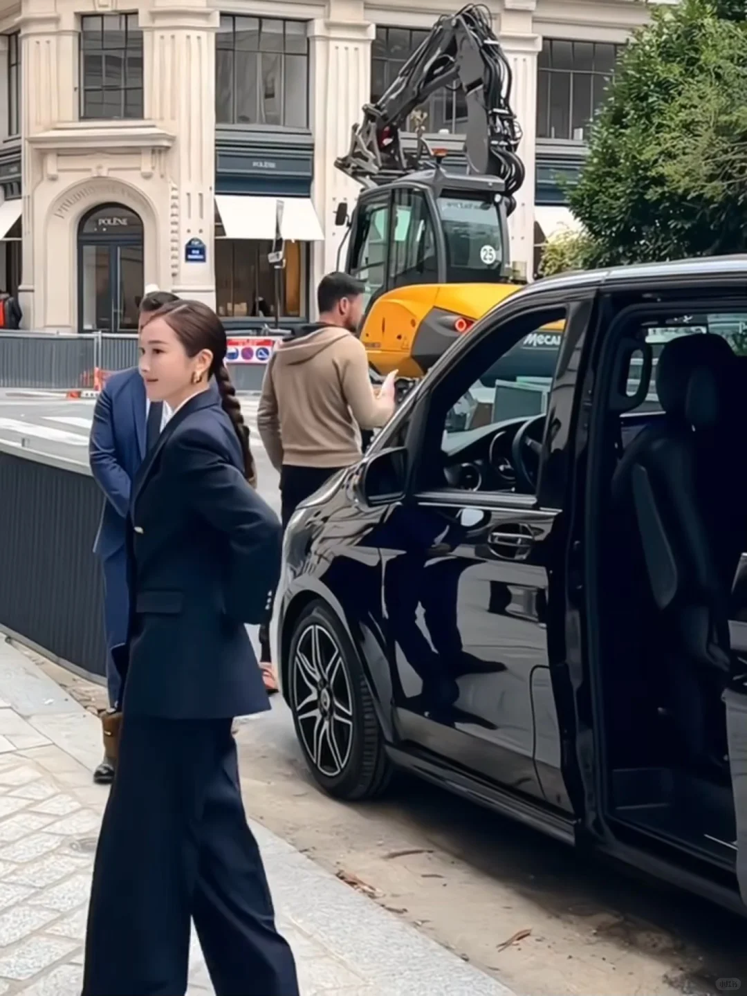 郑秀妍巴黎时装周西装杀❗️