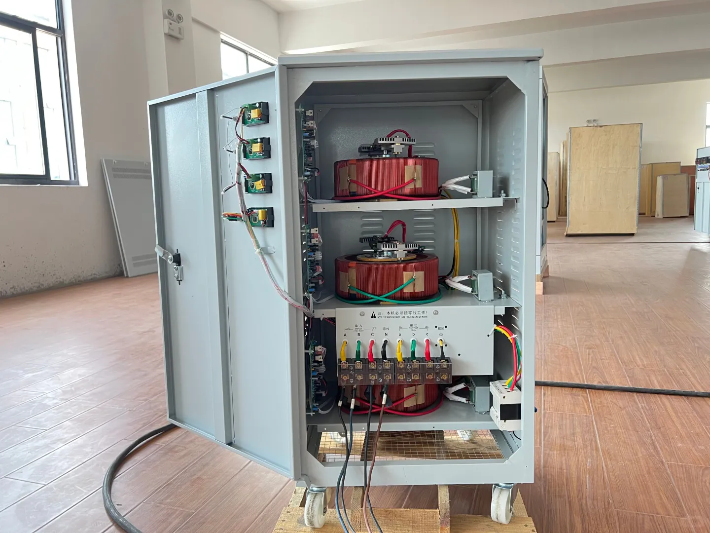 380v30千瓦稳压器多少钱一台？