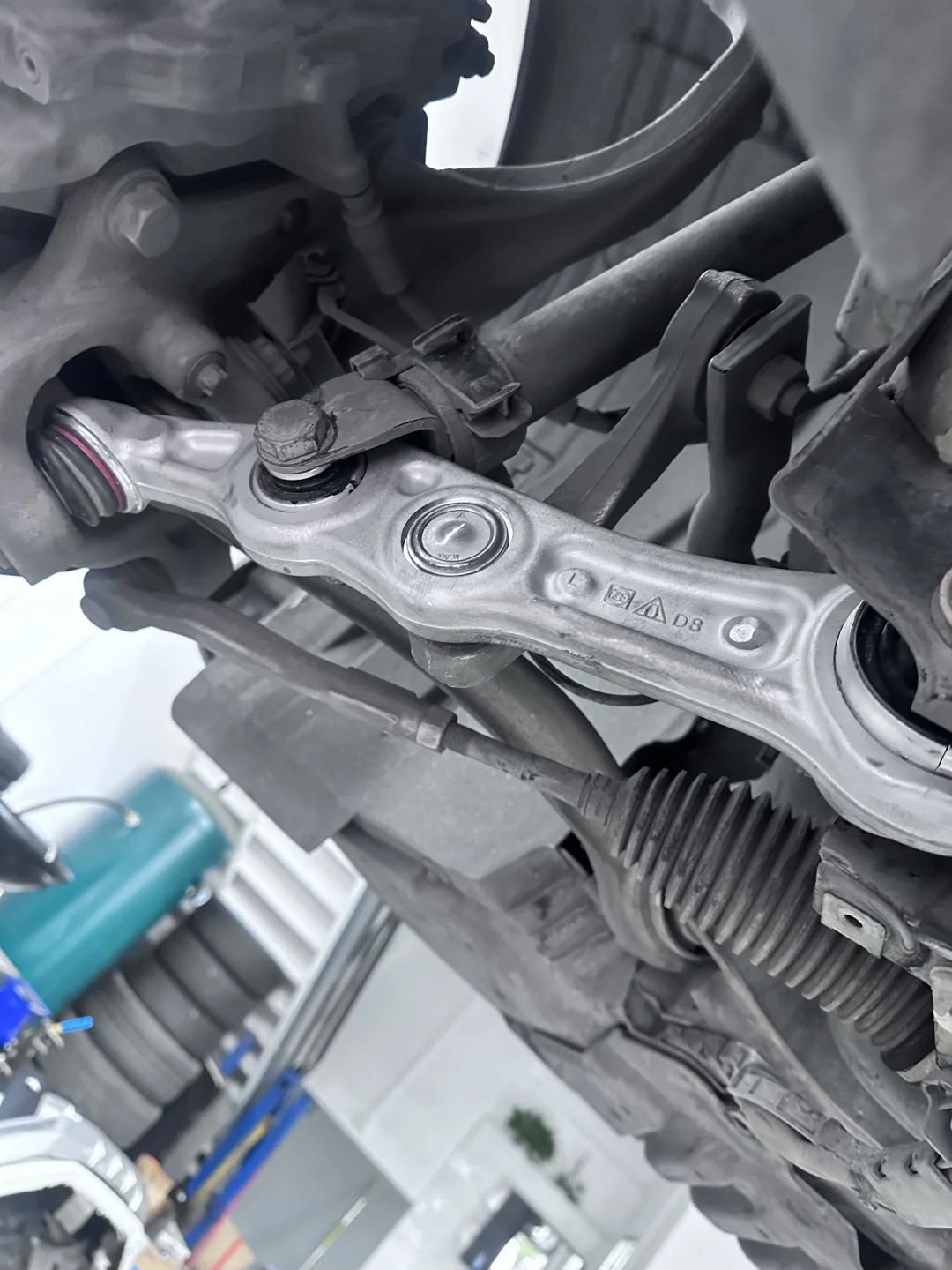 奔驰E300L(W213)核心部件更换指南