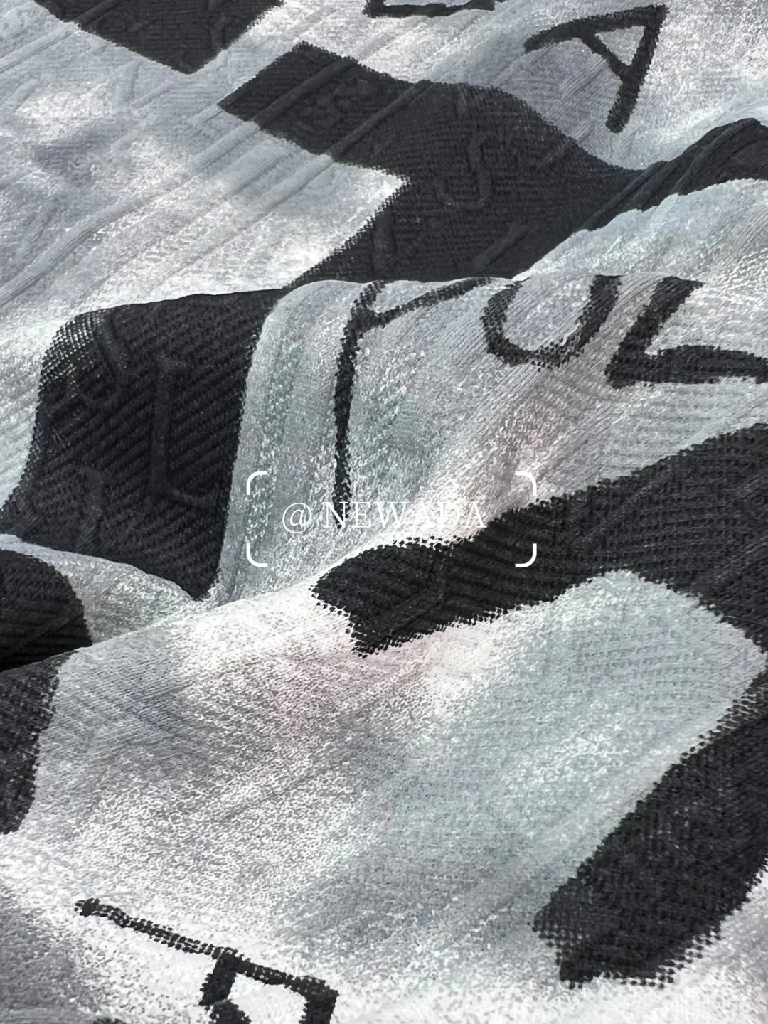 好大的字母啊！