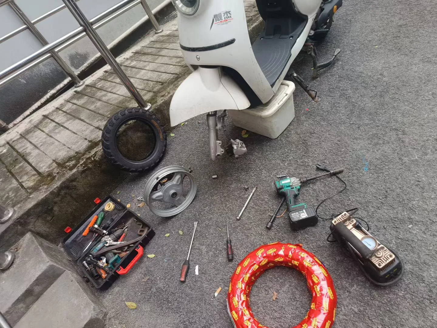 上海电瓶车坏了不用推着去修啦，全城上门修