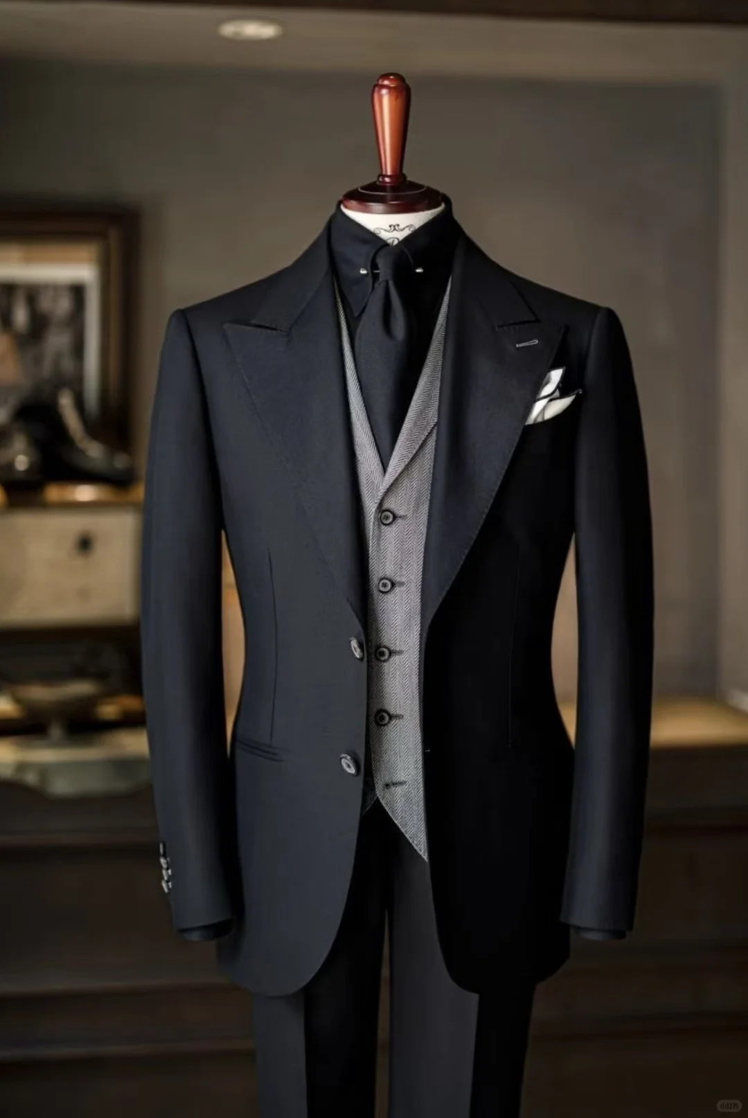 西装定制｜黑色西装，通勤穿搭的绝佳选择
