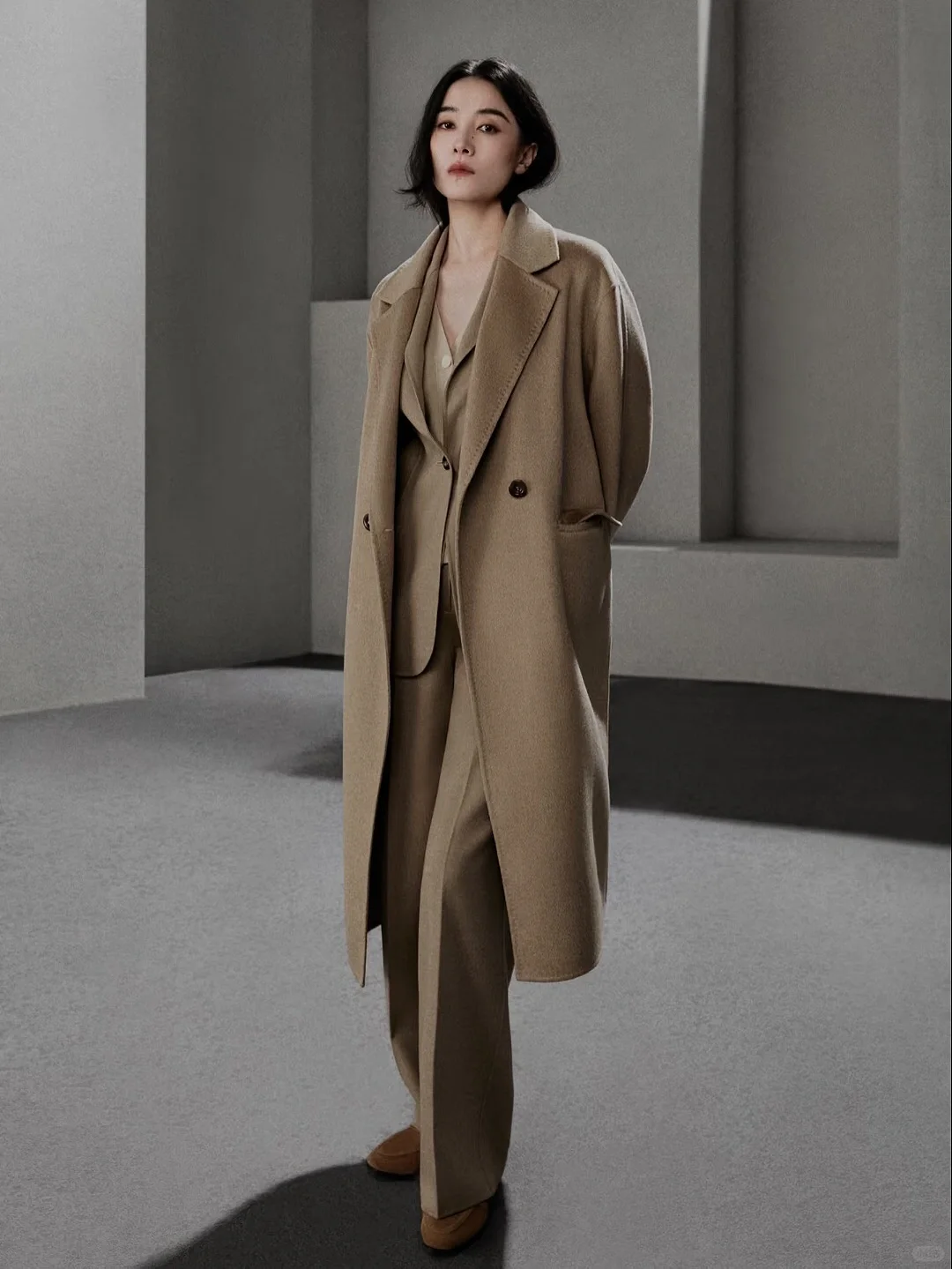 宋佳职场穿搭的神！时髦高智气场全开